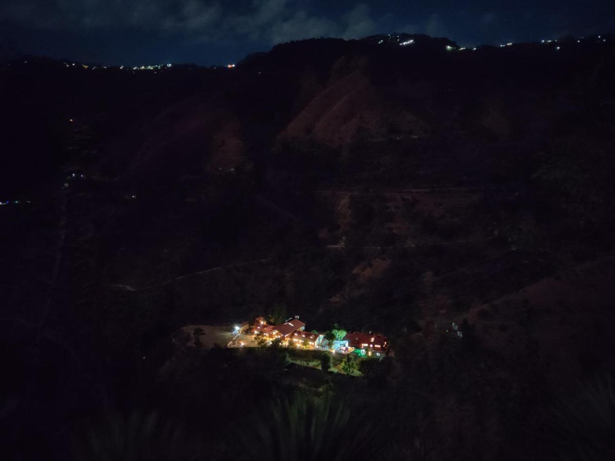 צ'קרטה Tiger Fall Eco Resort מראה חיצוני תמונה