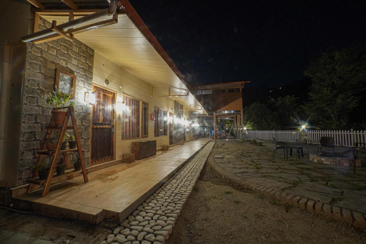צ'קרטה Tiger Fall Eco Resort מראה חיצוני תמונה