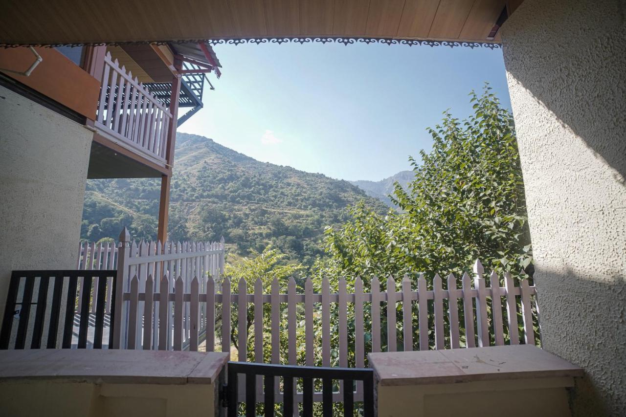 צ'קרטה Tiger Fall Eco Resort מראה חיצוני תמונה